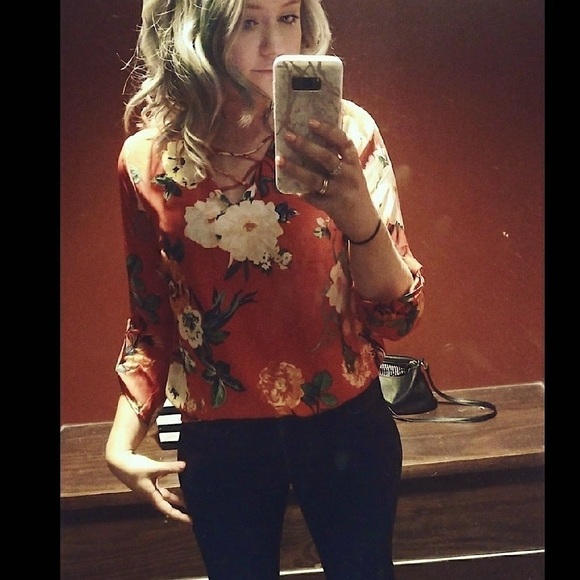 NWT Charming Charlie’s Long Sleeve Red Flowy Floral Lace up Front V-neck Blouse - Picture 2 of 7